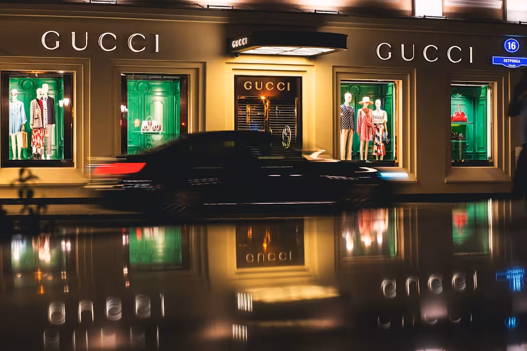 store with excellent curb appeal - foot traffic