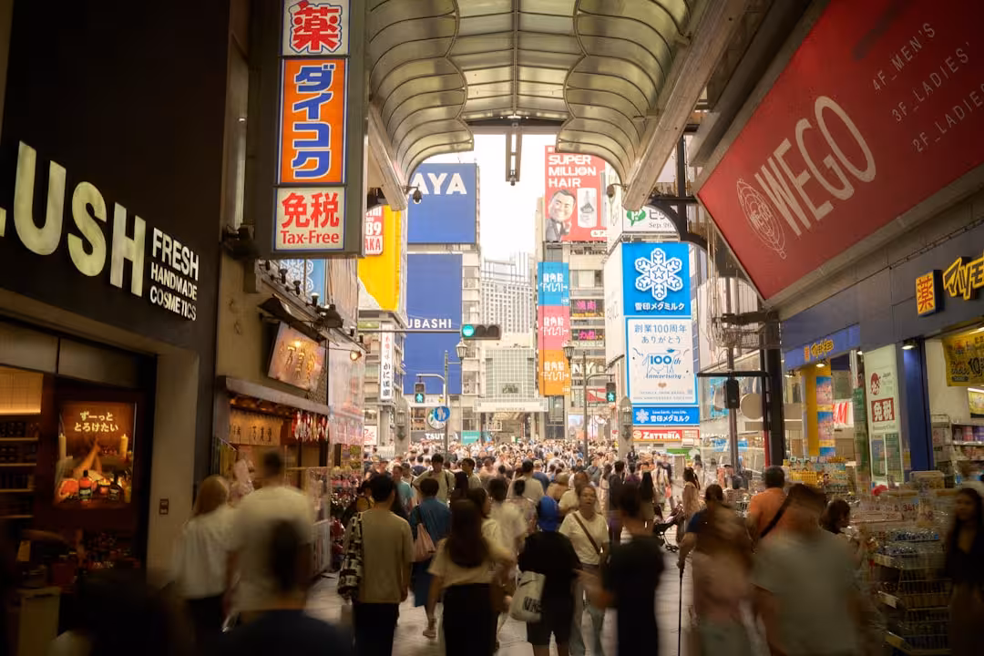 busy retail street with shoppers - Retail Foot Traffic Data